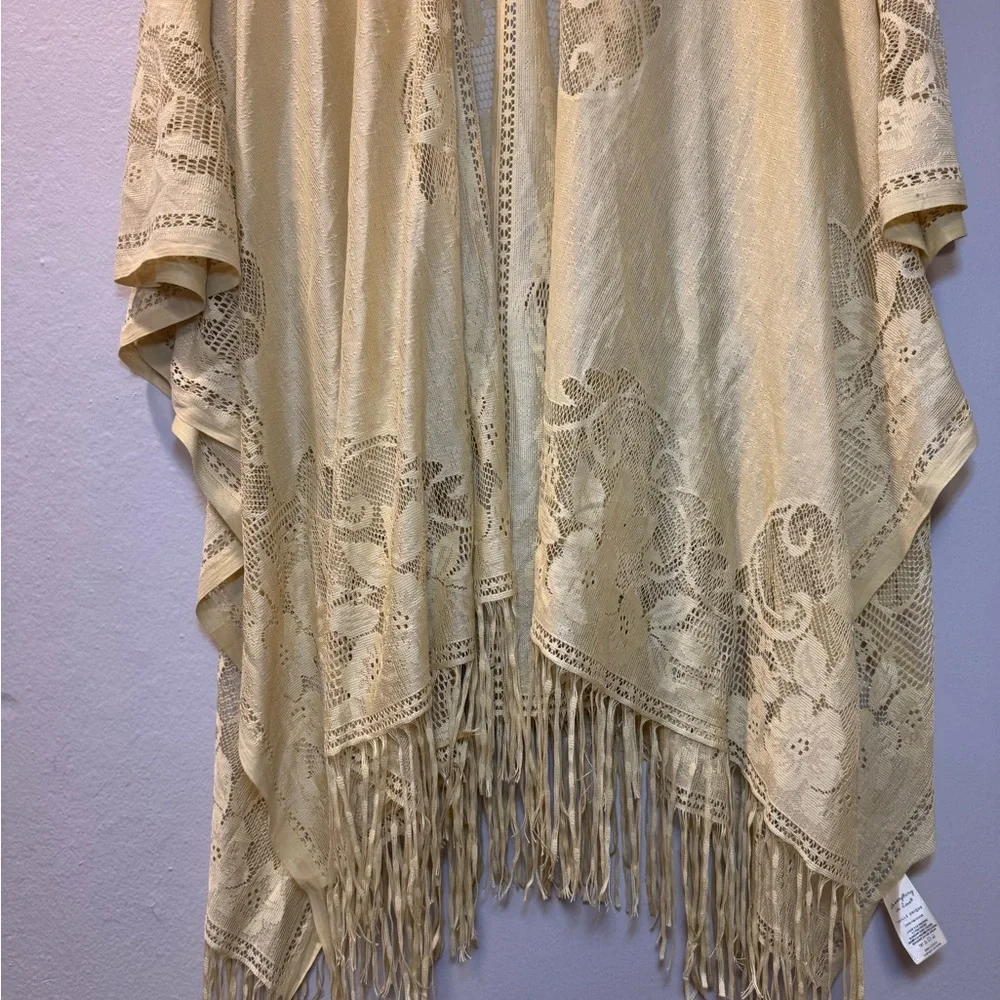 Light Yellow Lace Fringe Long-Sleeve Kimono Dress - Picture 3 of 12